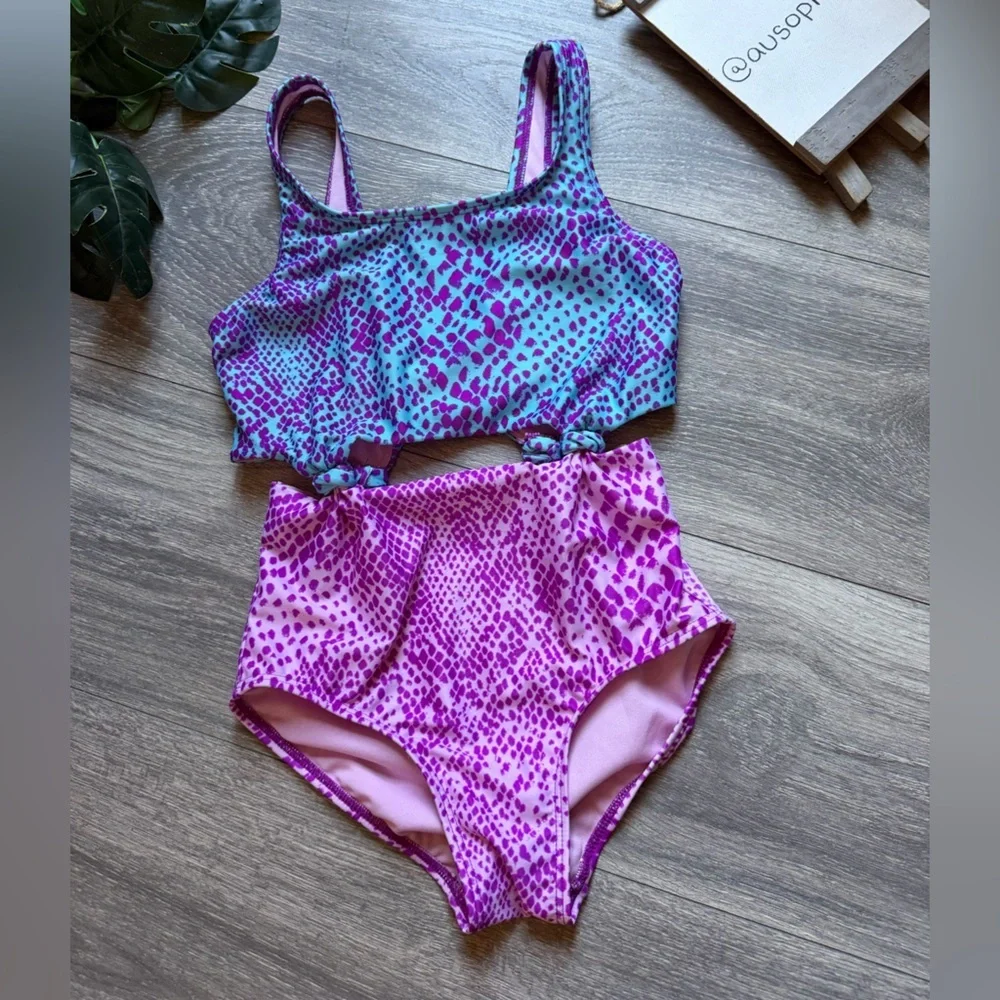 More Than Magic Snake Print One Piece Knotted Keyhole Cut Out Monokini. Size 7/8